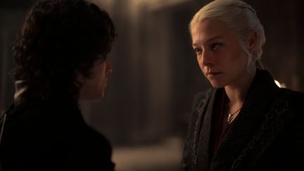 Harry Collet as Jacaerys Velaryon and Emma D'Arcy as Rhaenyra Targaryen talking in House of The Dragon season 2 episode 7 