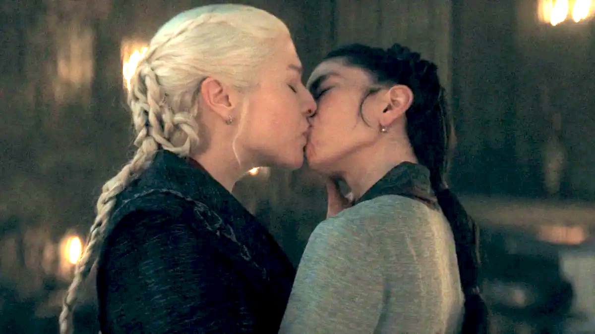 Rhaenyra kisses Mysaria in House of the Dragon.
