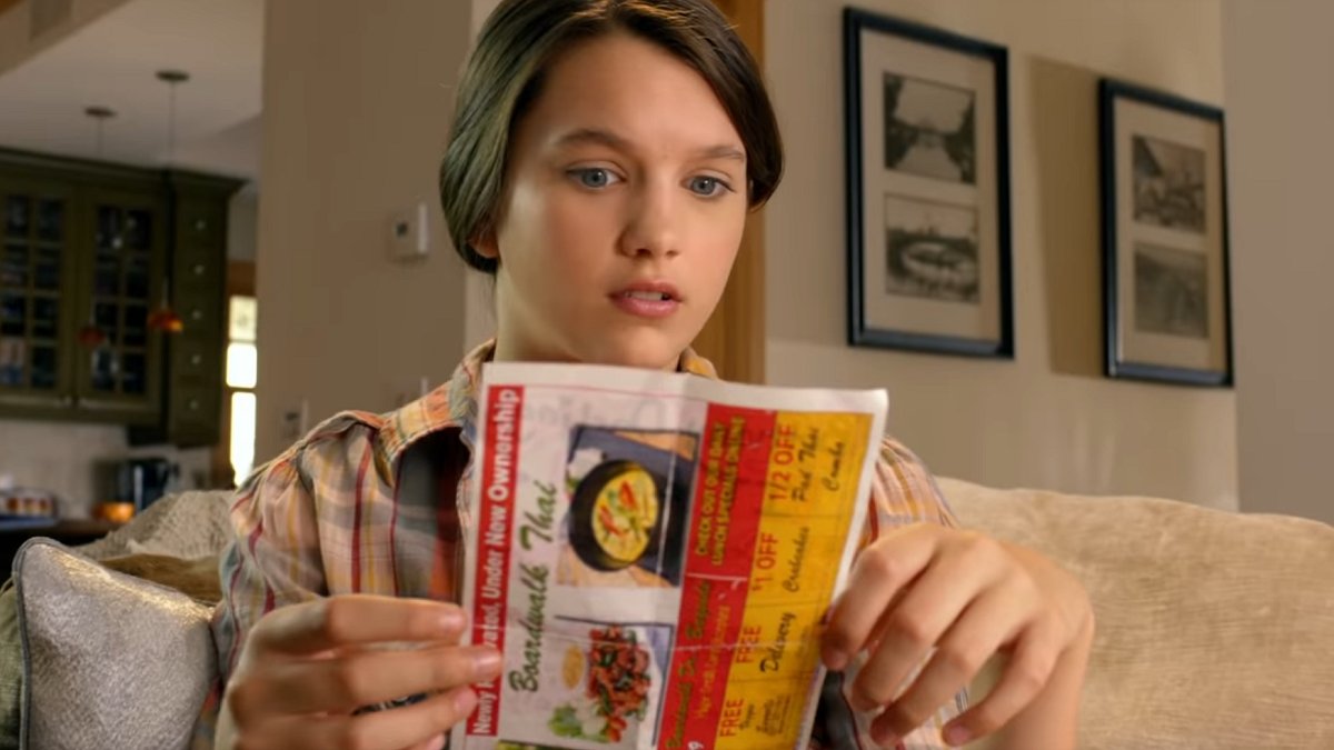 Chloe East as Jessica in Jessica Darling's It List