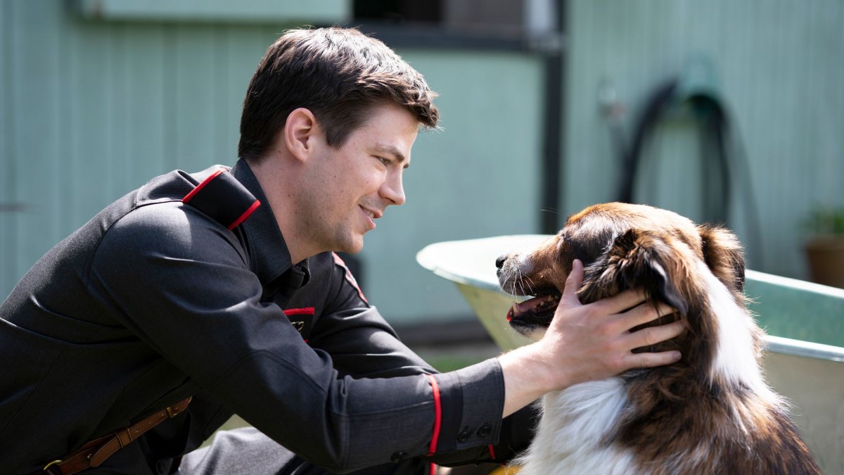 Daniel (Grant Gustin) embracing Ruby the dog