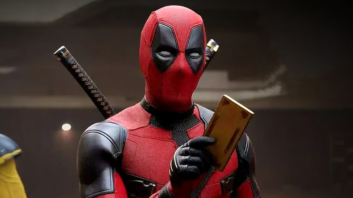 Ryan Reynolds as Deadpool in Deapol & Wolverine