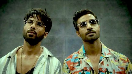 Shahid Kapoor as Sunny stands next to Bhuvan Arora as Firoz in Farzi