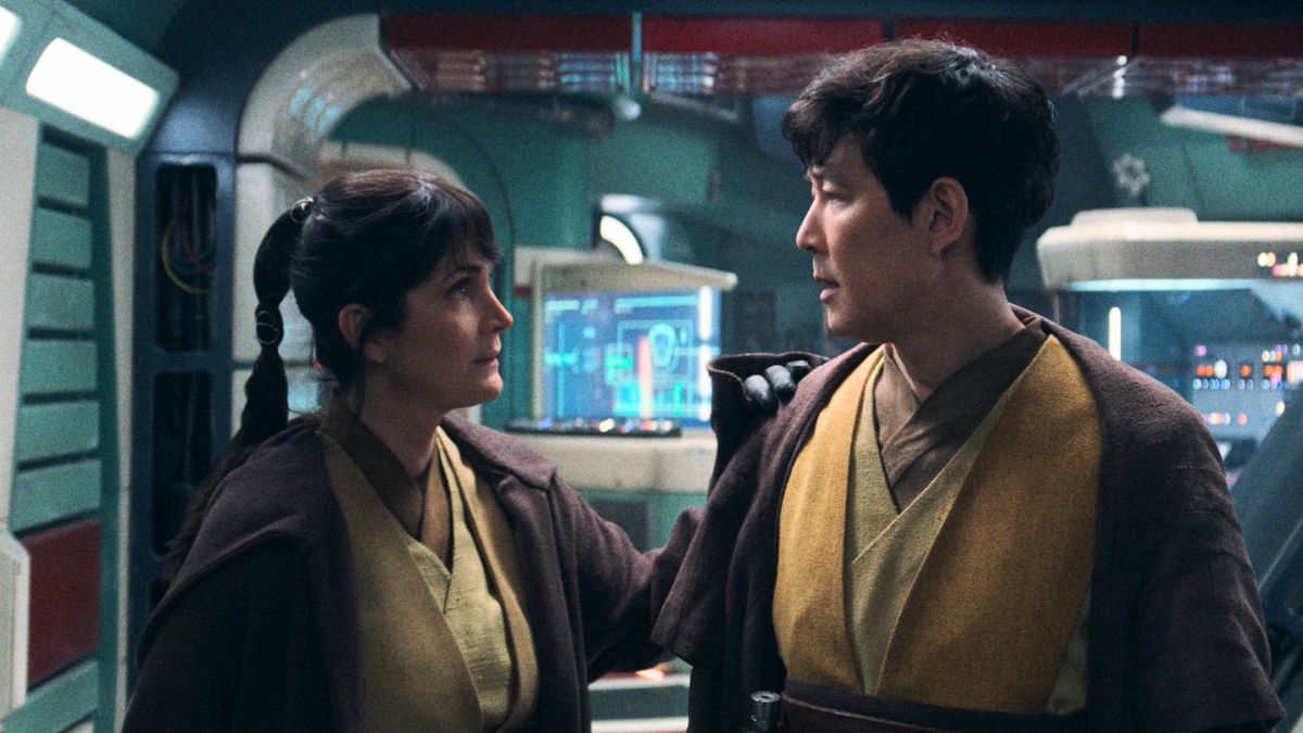 Jedi Masters Indara (Carrie-Anne Moss) and Sol (Lee Jung-jae) share a tender moment in 'The Acolyte' 1.07