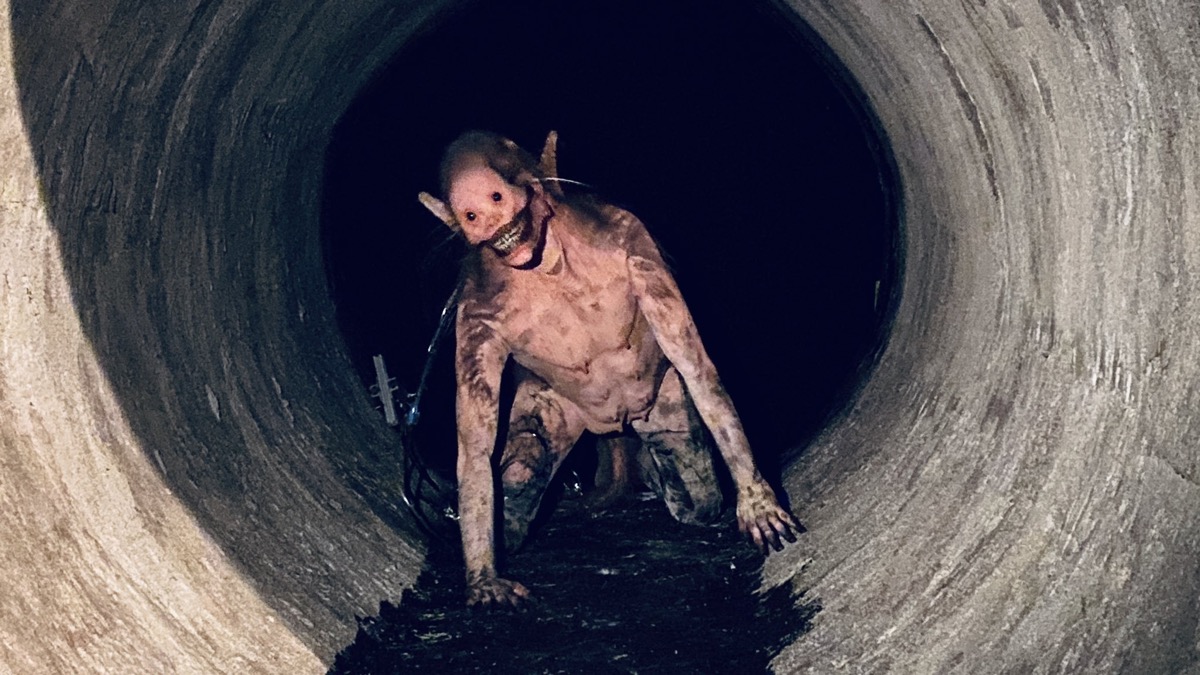 A sewer monsters lurks in a tunnel in "VHS 94"