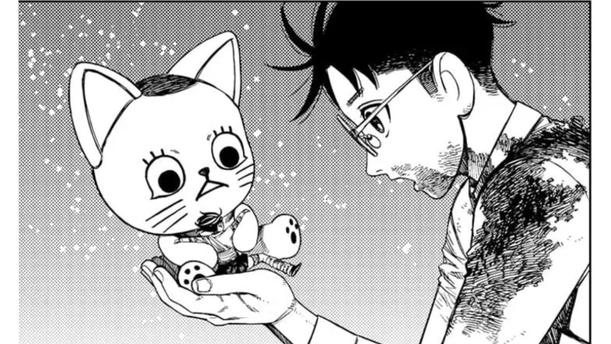 Dandadan, manga chapter 163. Okuran holds a small Momo in his hands