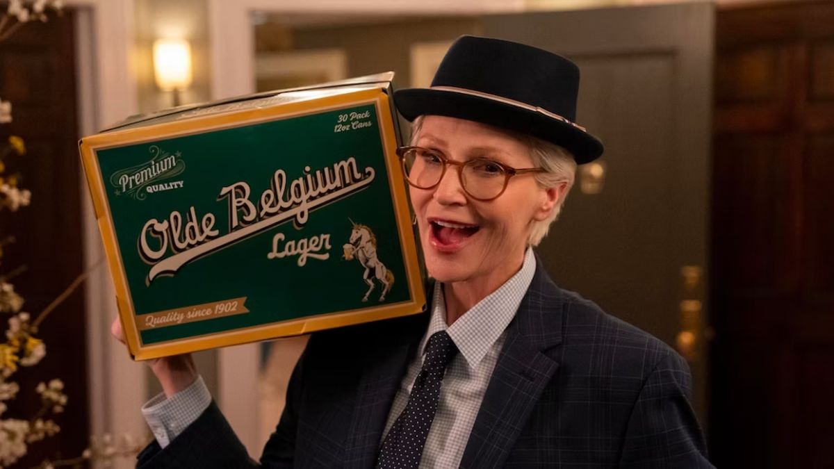 Jane Lynch as Sazz Pataki carries a carton of beer in Only Murders in the Building