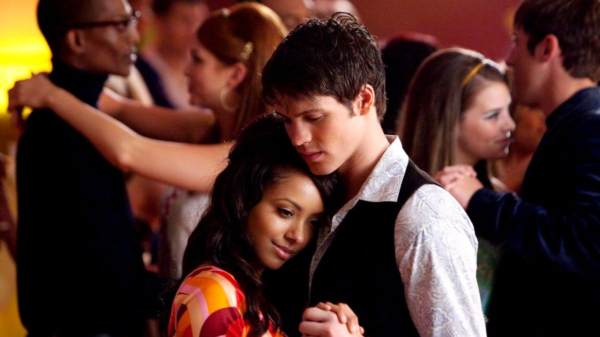 Kat Graham as Bonnie Bennett and Steven R McQueen as Jeremy Gilbert dancing in The Vampire Diaries