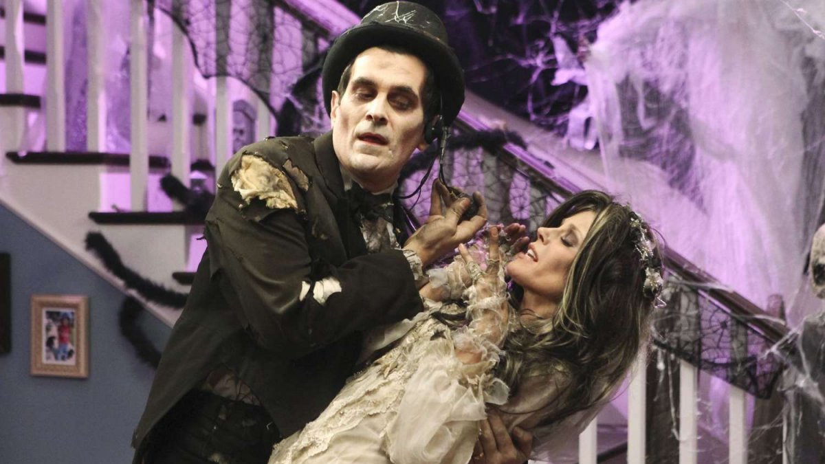 Phil and Claire (Ty Burrell and Julie Bowen) in their Halloween costumes