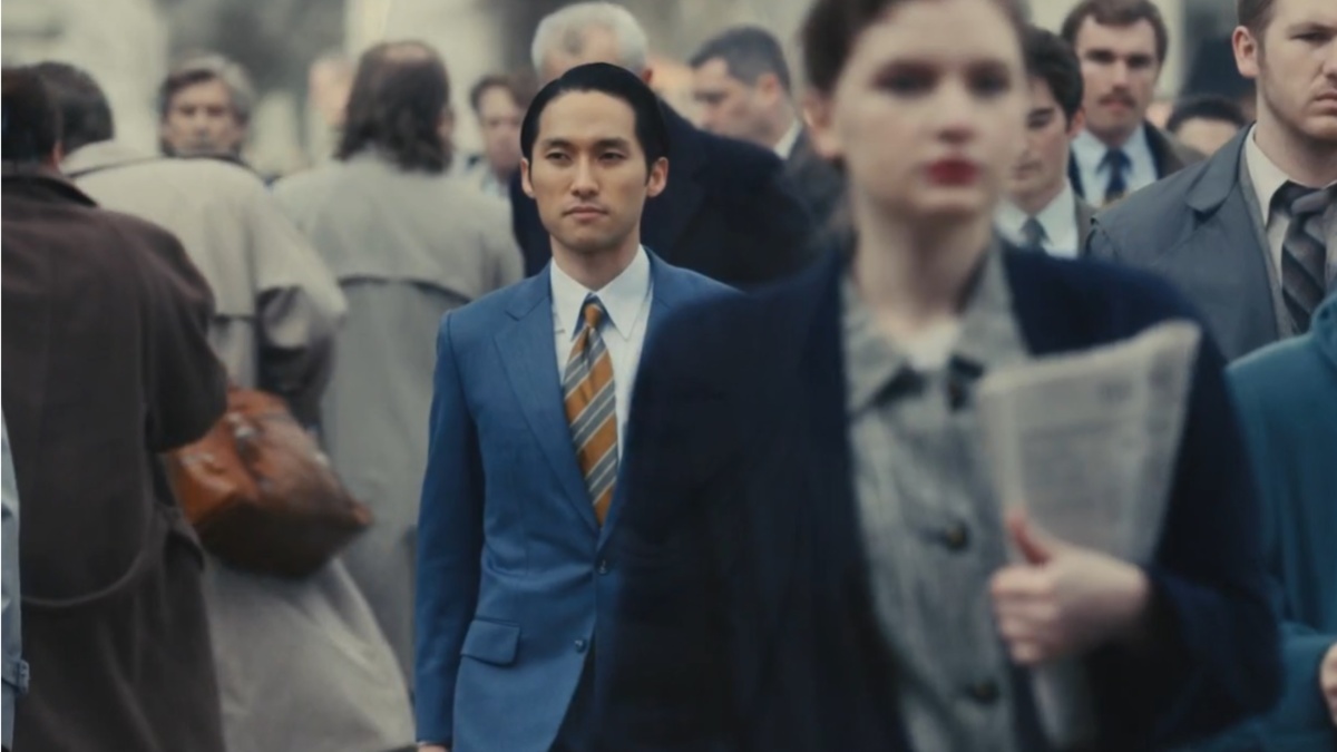 Solomon walking through a crowd in New York, Pachinko