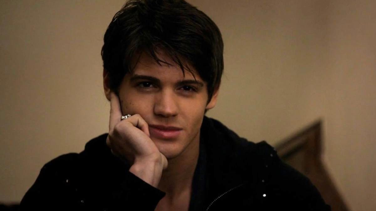 Steven R. McQueen as Jeremy Gilbert in The Vampire Diaries