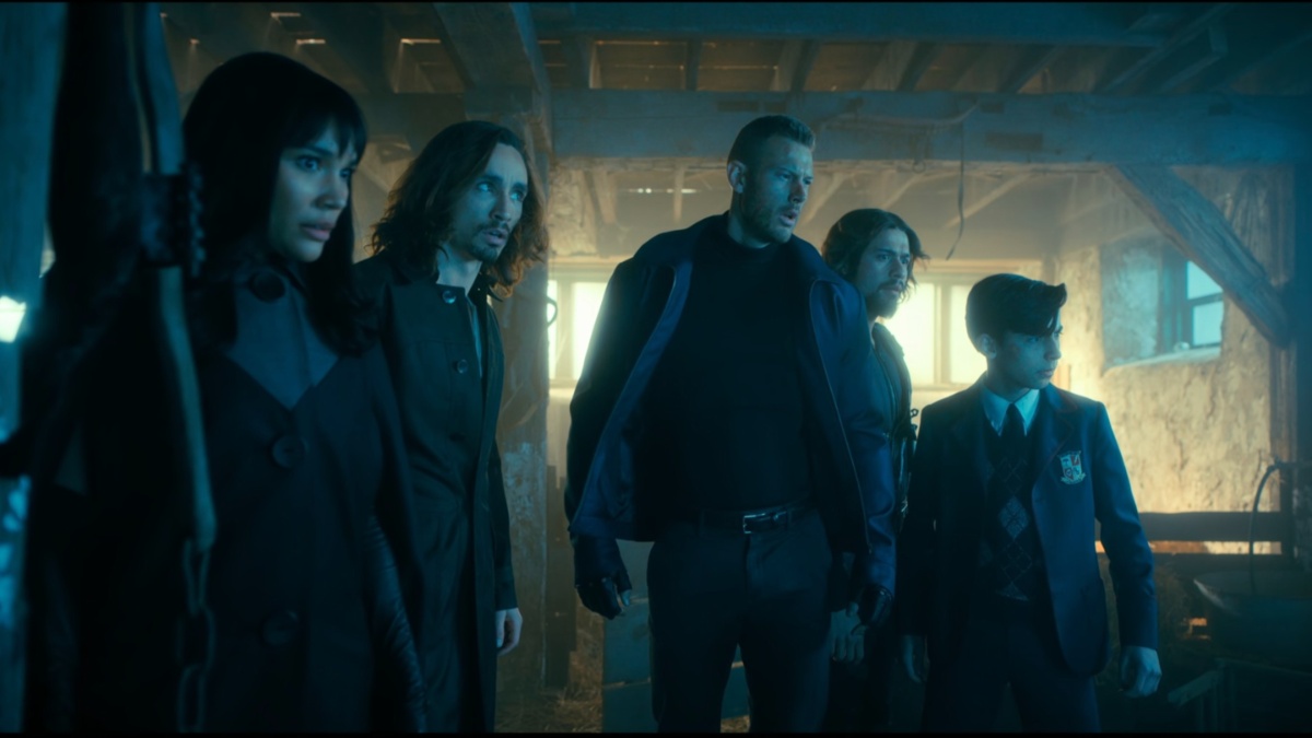 The End of Something, The Umbrella Academy, Allison, Klaus, Luther, Diego and Five look on as Viktor works