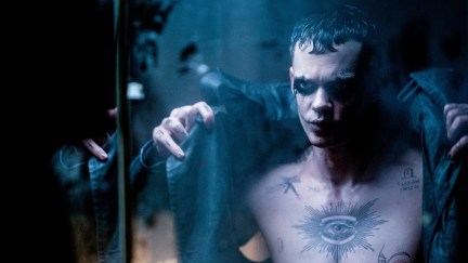 bill skarsgard looking in a mirror in the crow