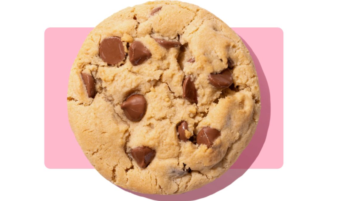 Crumbl Cookies' trademark Semi-Sweet Chocolate Chunk cookie.