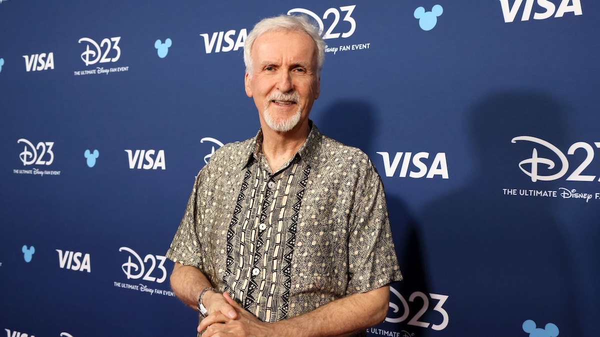 james cameron standing at d23