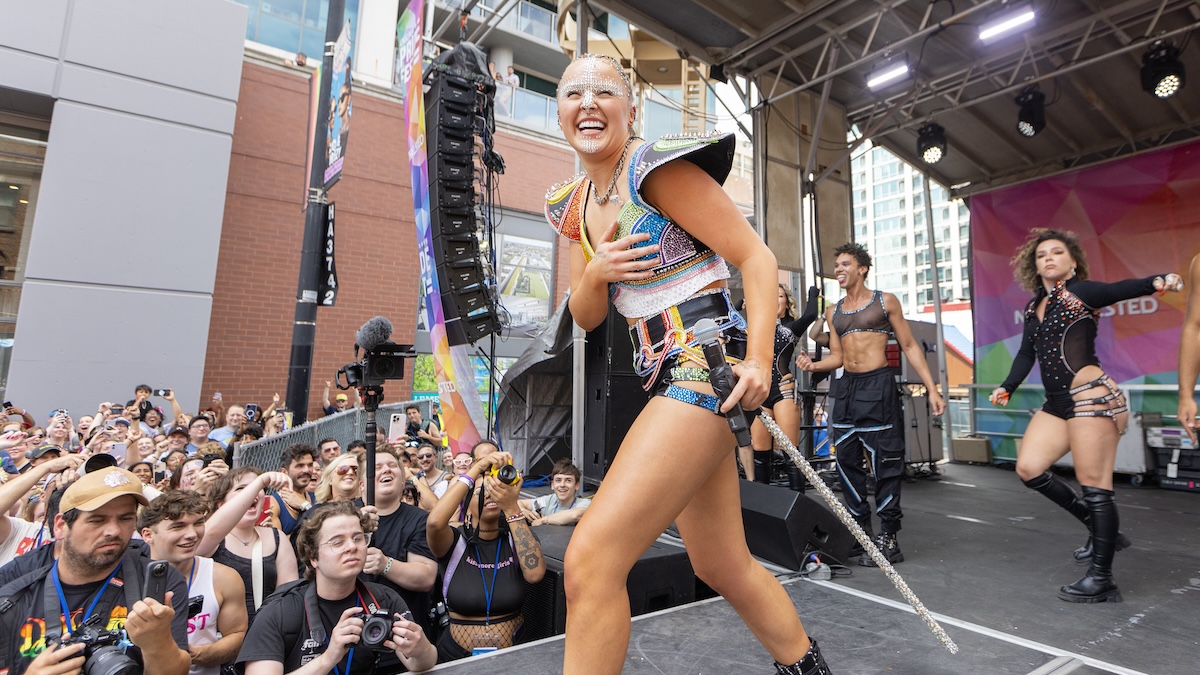 jojo siwa walking on stage