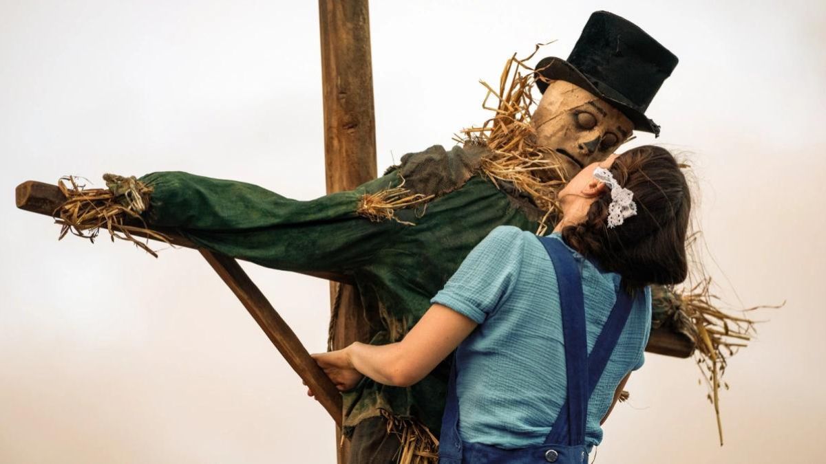 Mia Goth's Pearl seducing a scarecrow. 