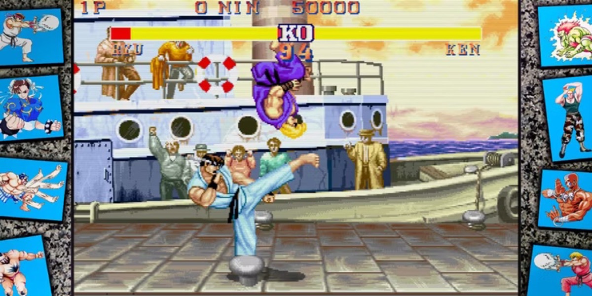 Two fighters fighting in "Street Fighter 2: Hyper Fighting"