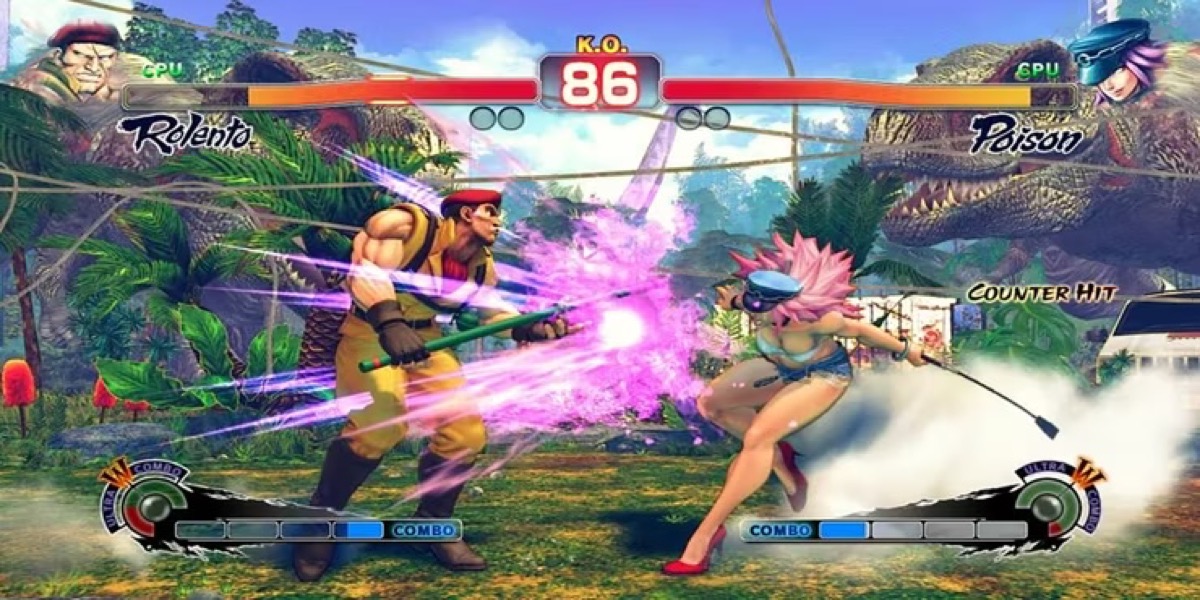 Two fighters beat on each other in "Ultra Street Fighter 4"