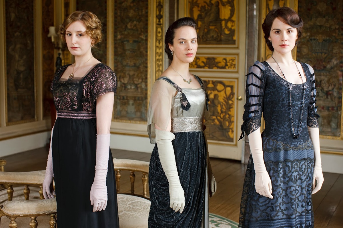 three sisters standing in pretty 1920s dresses