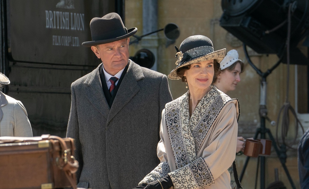 Earl Grantham and Lady Grantham step out