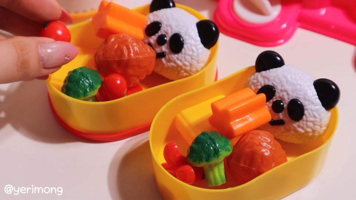 TikTok user Yerimong makes fake bento lunchbox