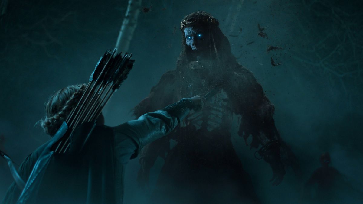 Galadriel killing the barrow-wight with a sword in The Rings of Power season 2