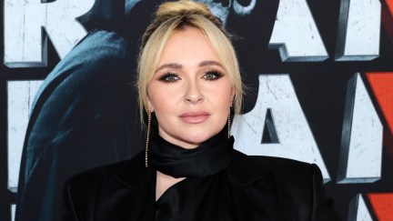 Hayden Panettiere poses at the premiere of Scream IV