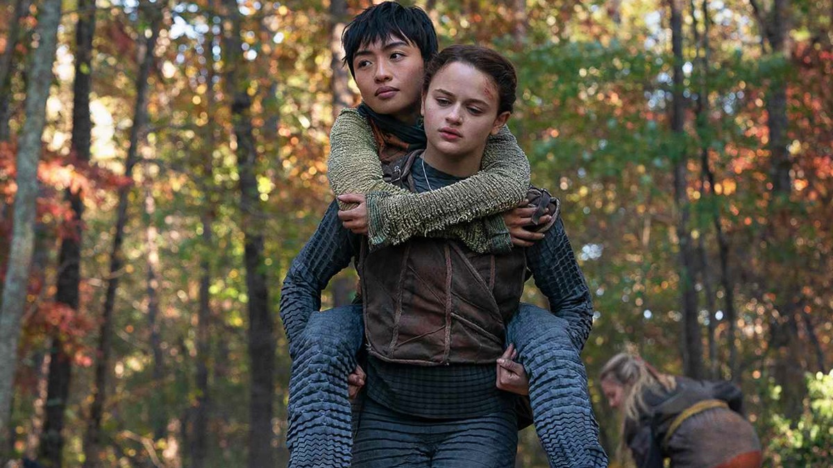 Joey King as Tally giving Shay (Brianne Tju) a piggyback ride in Uglies