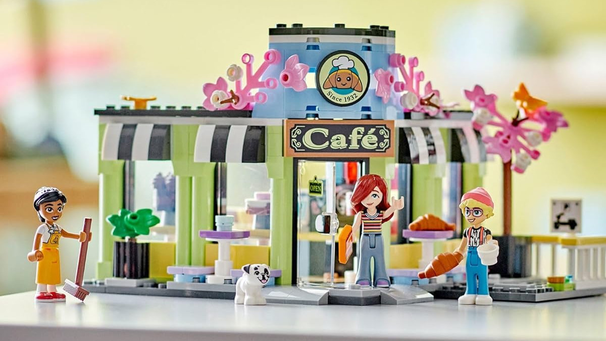 LEGO Friends built Heartlake City Café set