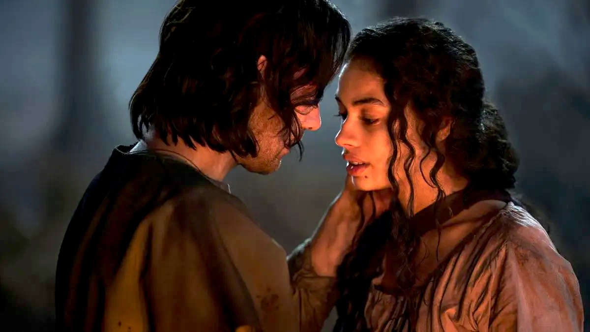 Maxim Baldry as Isildur and Nia Towle as Estrid get close in the rings of power