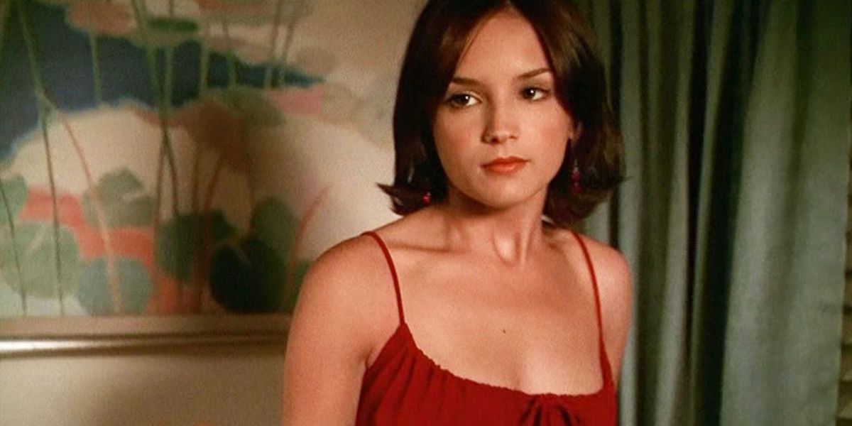 Rachael Leigh Cook as Laney Boggs wearing a red dress in 'She's All That' 