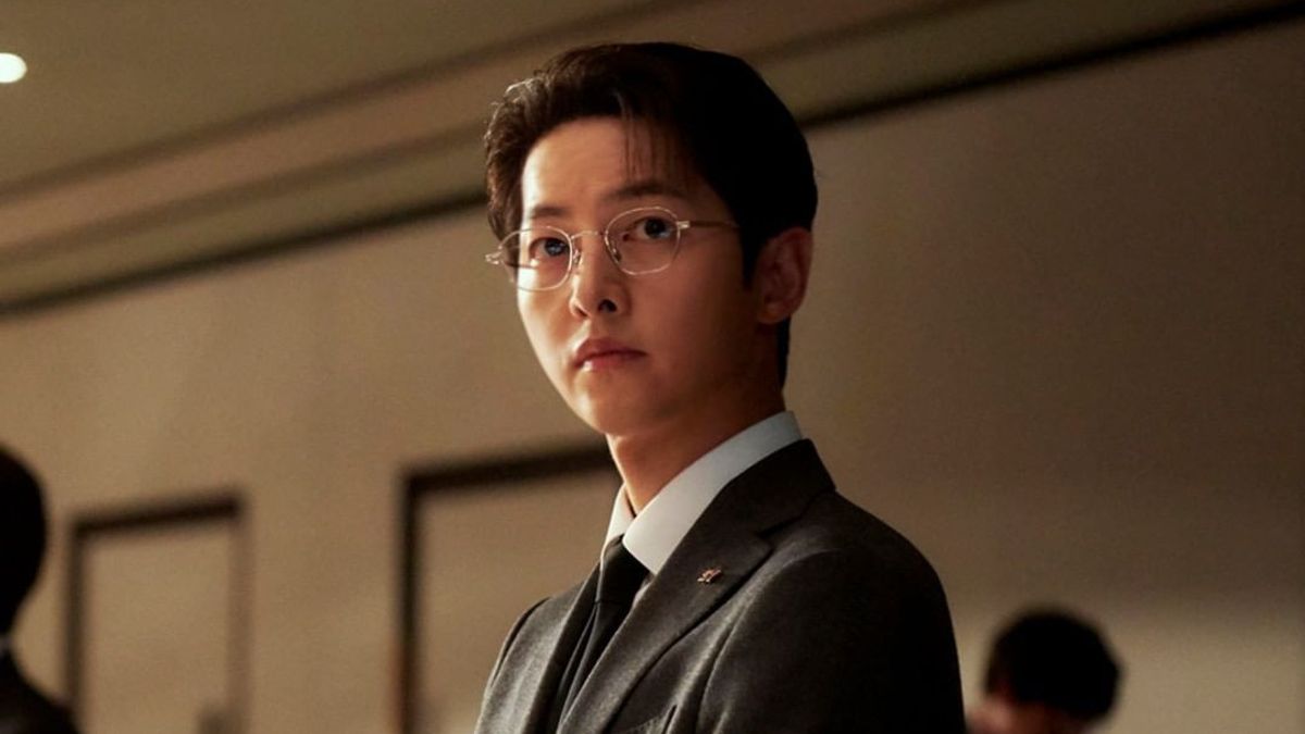 Song Joong-ki takes the lead role in Reborn Rich