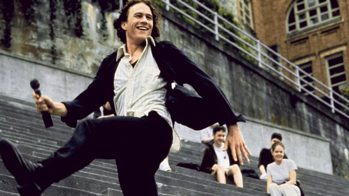 Heath Ledger dancing on steps in 10 Things I Hate About You.