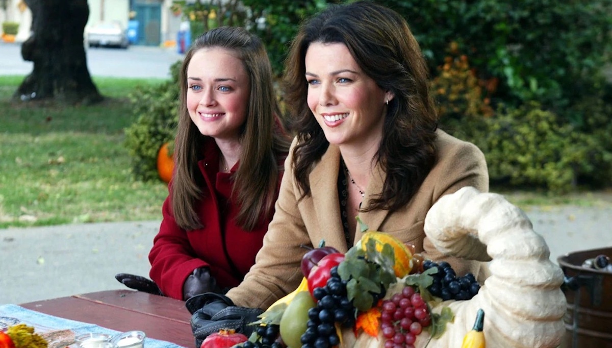 Rory and Lorelai Gilmore sit outside during Thanksgiving in Gilmore Girls 