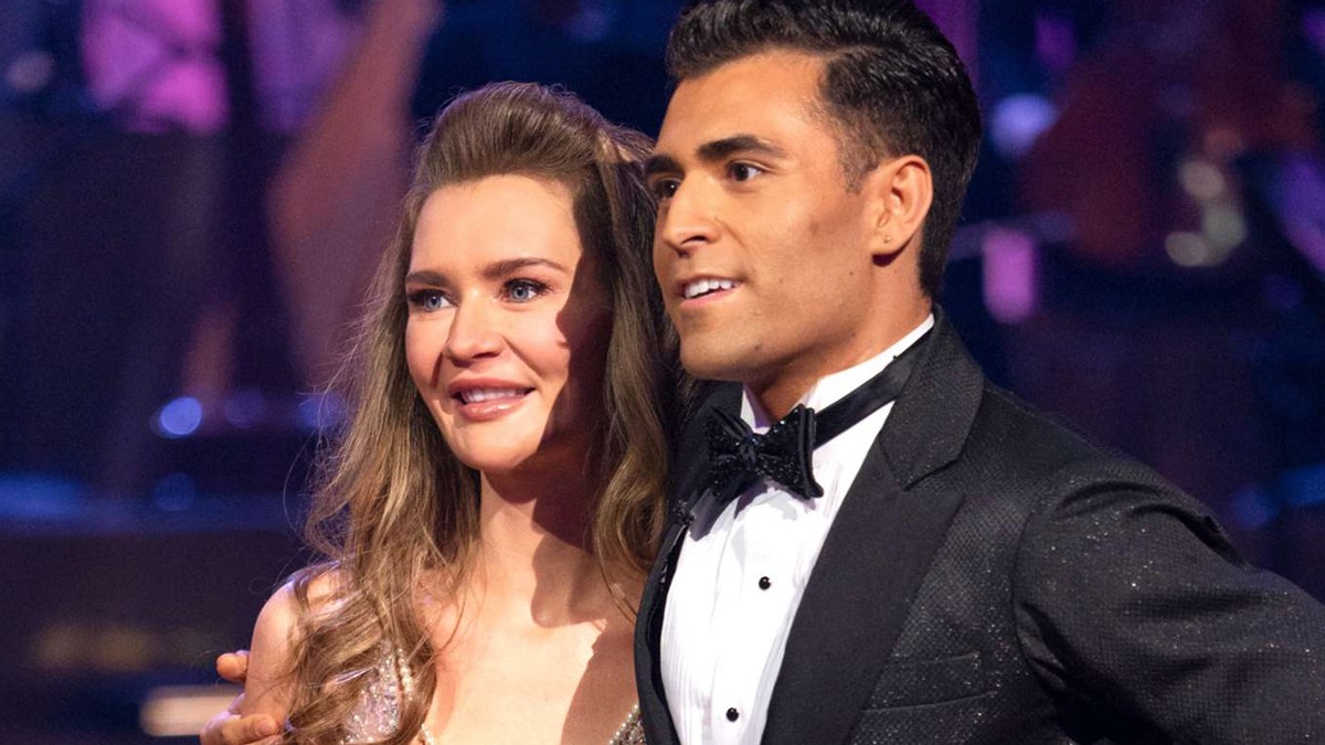 Anna Delvey with Ezra Sosa on Dancing with the Stars