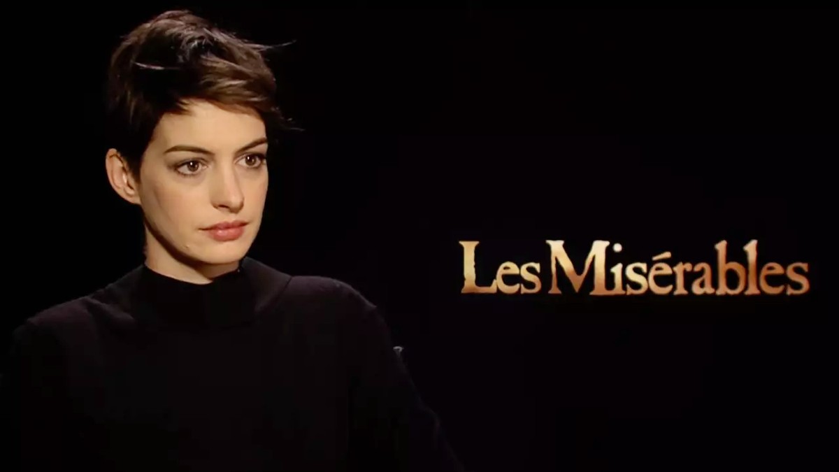 Anne Hathaway during an interview with Kjersti Flaa