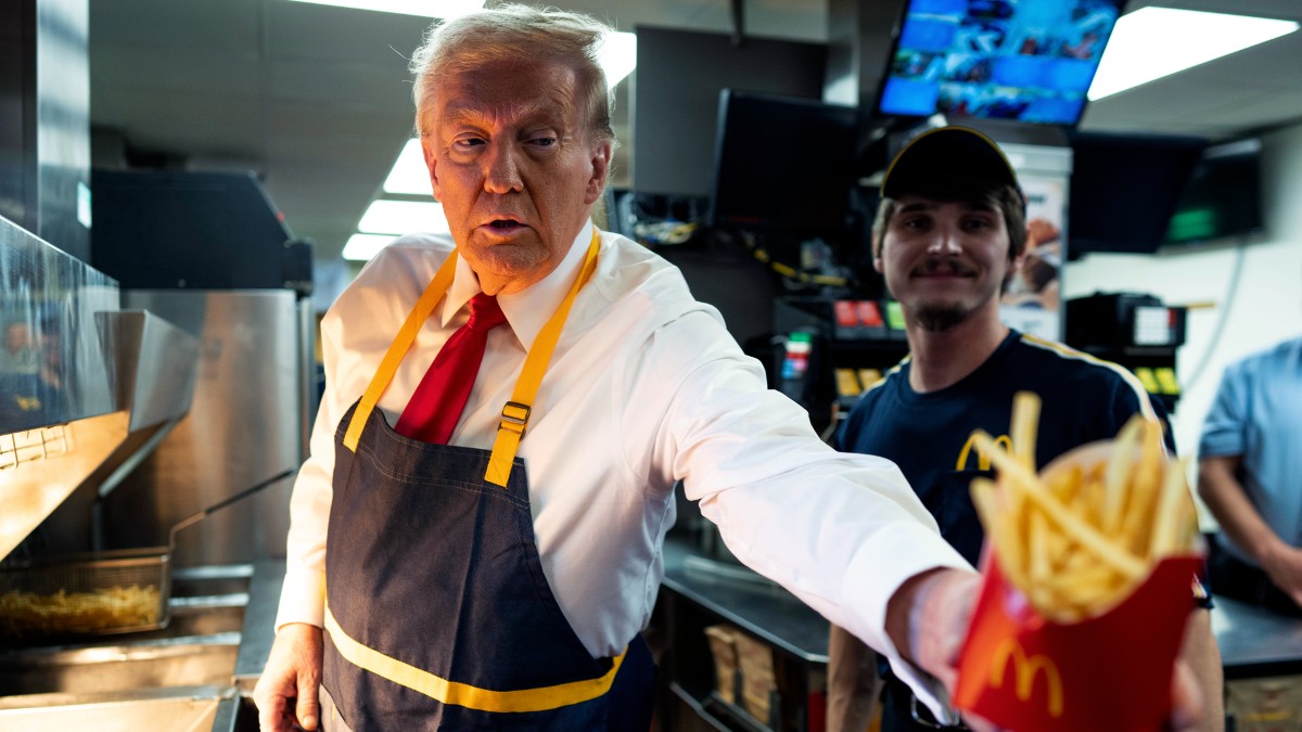 Donald Trump pretends to be an employee at a closed McDonald's in Pennsylvania