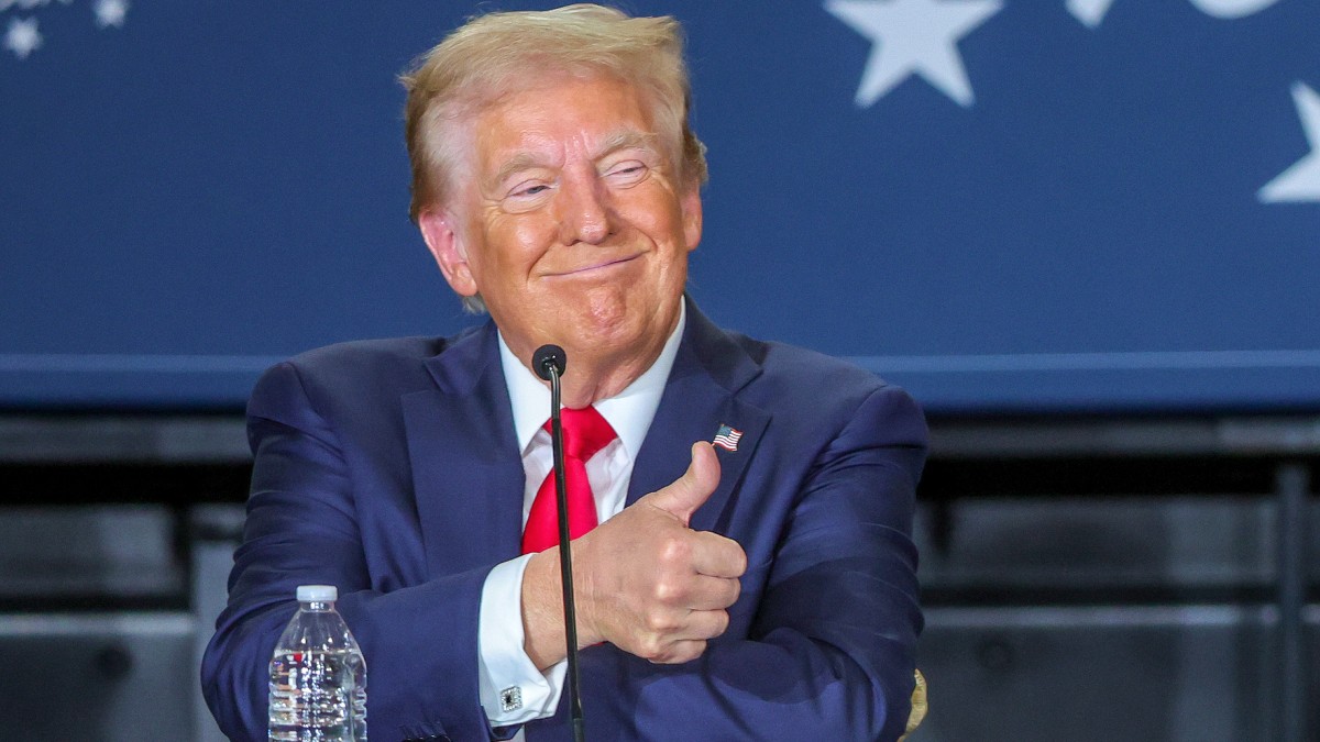 Donald Trump gives a thumbs-up in Nevada during a Hispanic roundtable