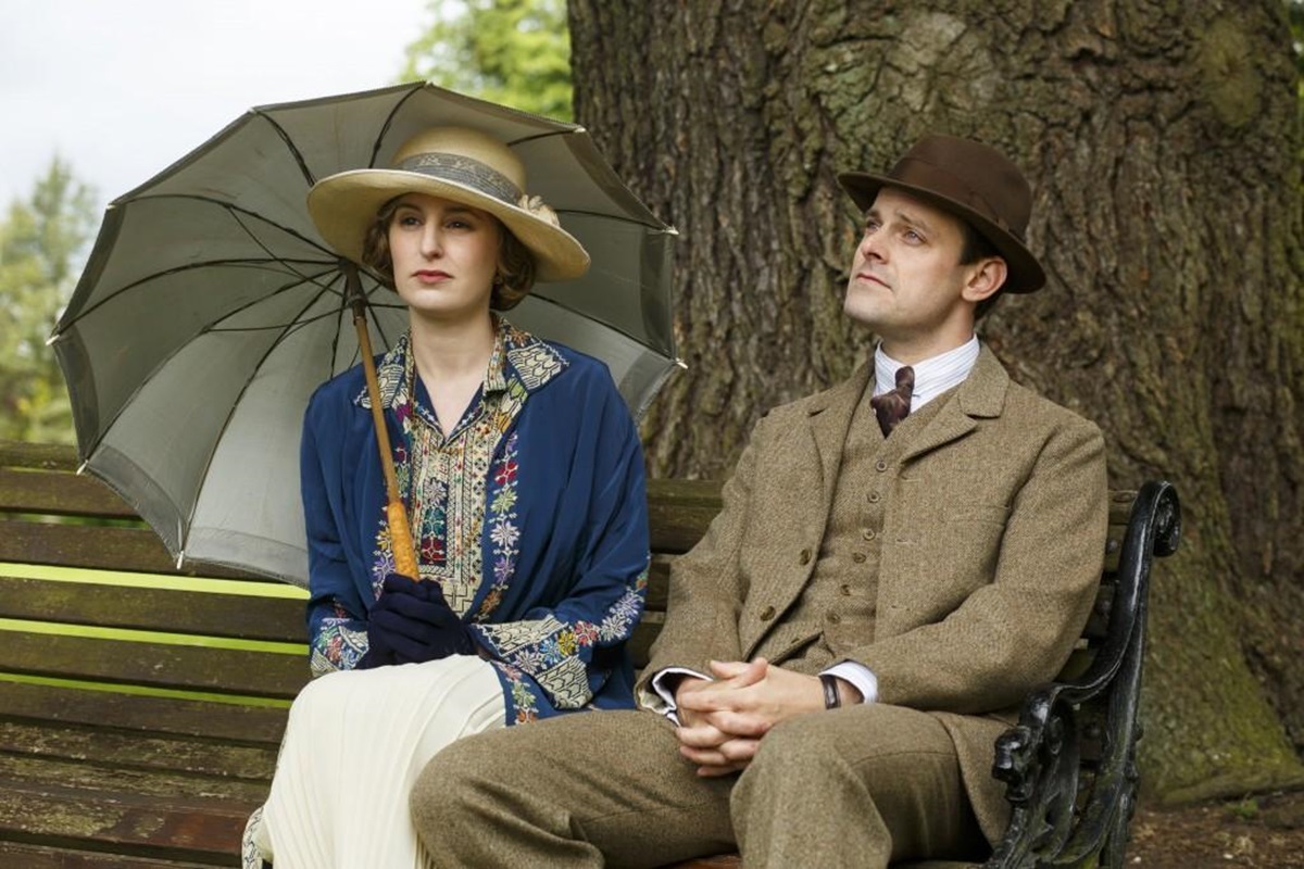 Edith and Bertie sit on a bench