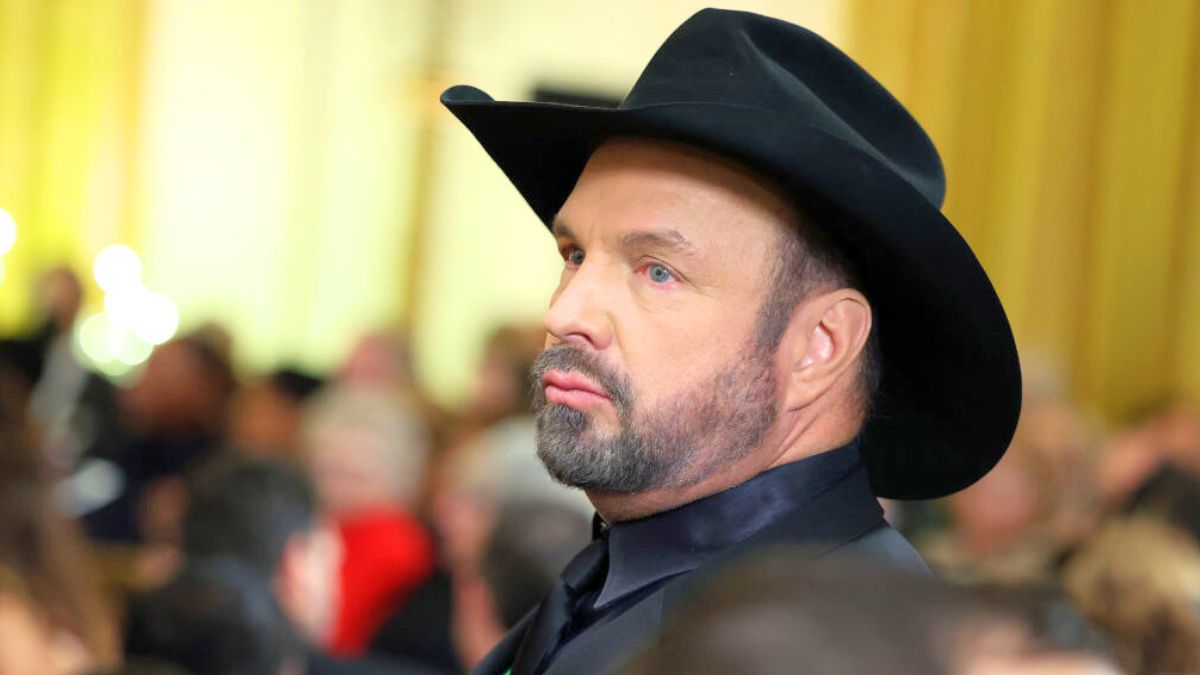 WASHINGTON, DC - DECEMBER 04: Singer Garth Brooks attends a reception for the 2022 Kennedy Center honorees hosted by U.S. President Joe Biden, at the White House on December 04, 2022 in Washington, DC. This year's honorees include actor and filmmaker George Clooney; singer-songwriter Amy Grant; singer Gladys Knight; composer Tania León; and Irish rock band U2, comprised of band members Bono, The Edge, Adam Clayton, and Larry Mullen Jr. (Photo by Kevin Dietsch/Getty Images)