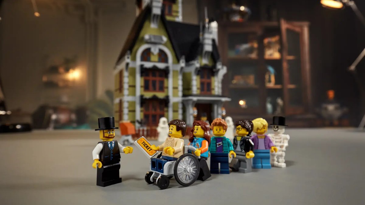 A group of terrified LEGO minifigures