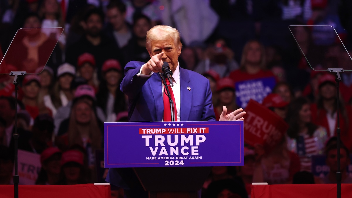 donald trump pointing at a rally