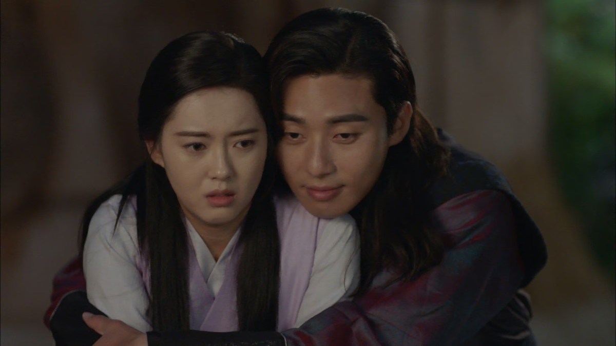 L-R: Kim Ah Ro (Go Ara) and Moo Myung (Park Seo Joon) from Hwarang: The Poet Warrior Youth