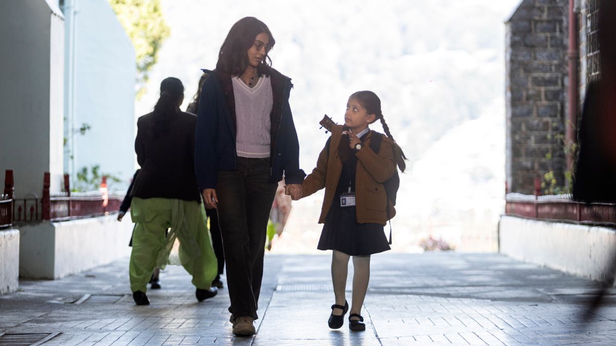 Samantha Ruth Prabhu as Honey walks Kashvi Majmundar as Nadia to school in Citadel Honey Bunny