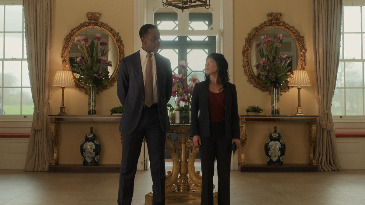 Ato Essandoh as Stuart Heyford and Ali Ahn as Eidra Park in The Diplomat season 2