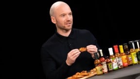 sean evans eating wings