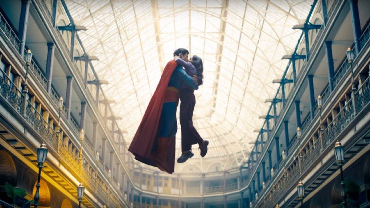 superman and lois floating together