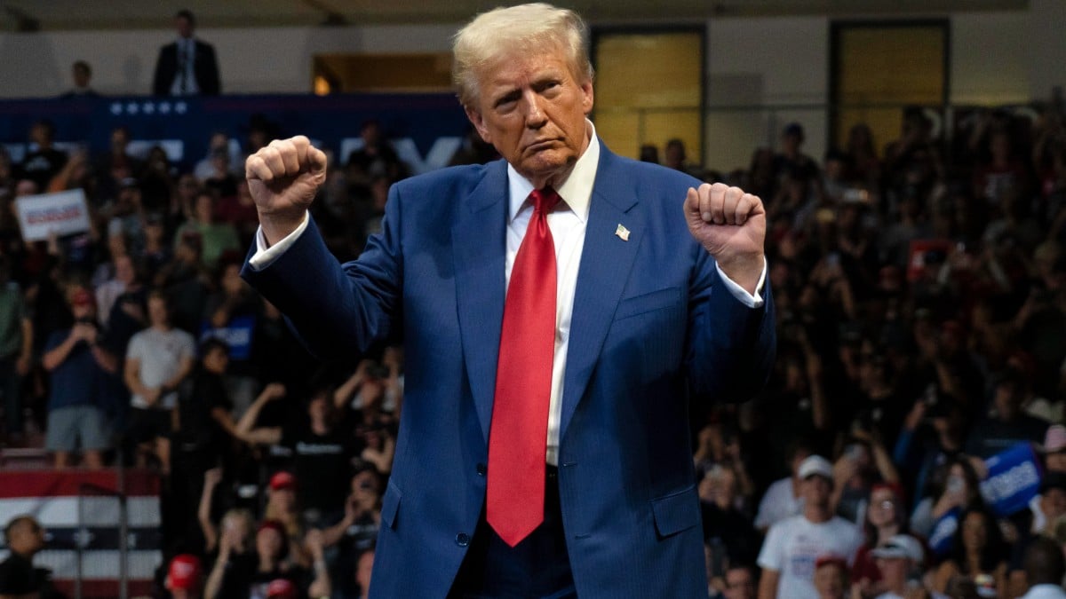 Donald Trump dancing at a rally in Arizona