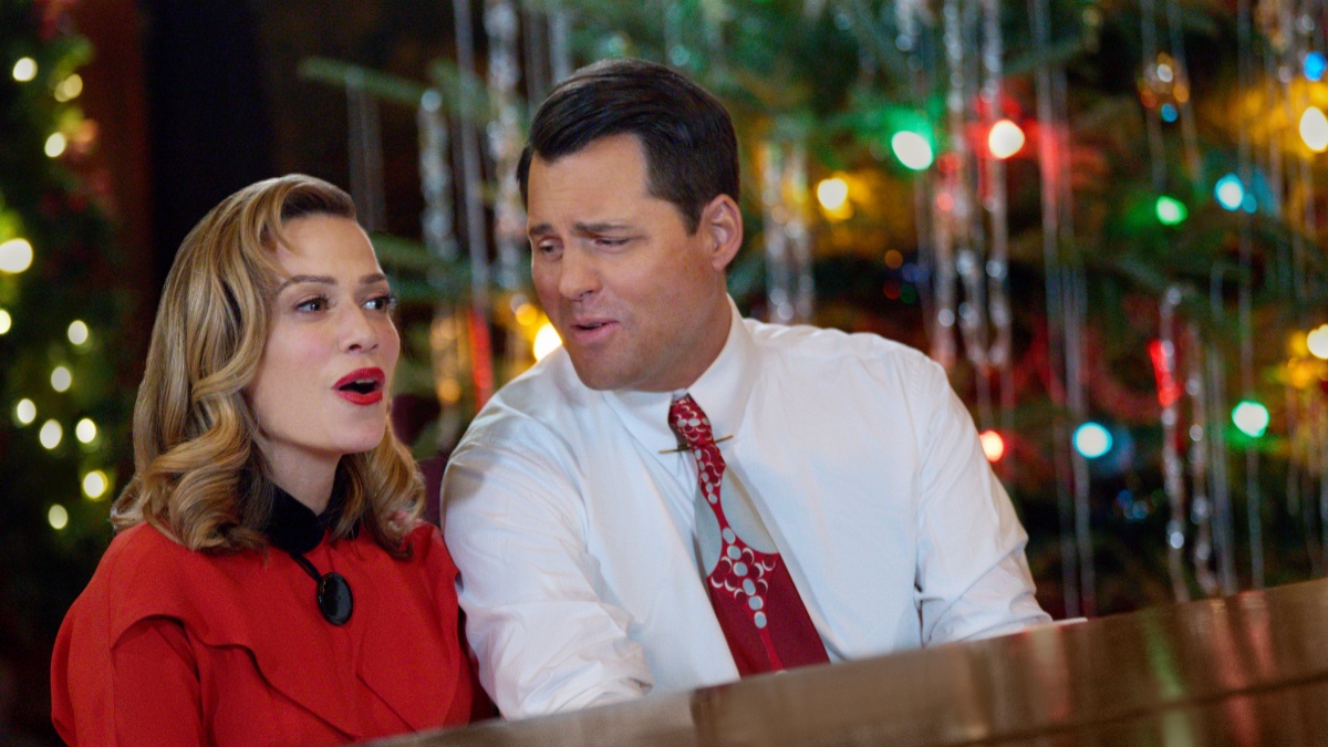 Lucy and Jake belt out a tune in 'A Biltmore Christmas'