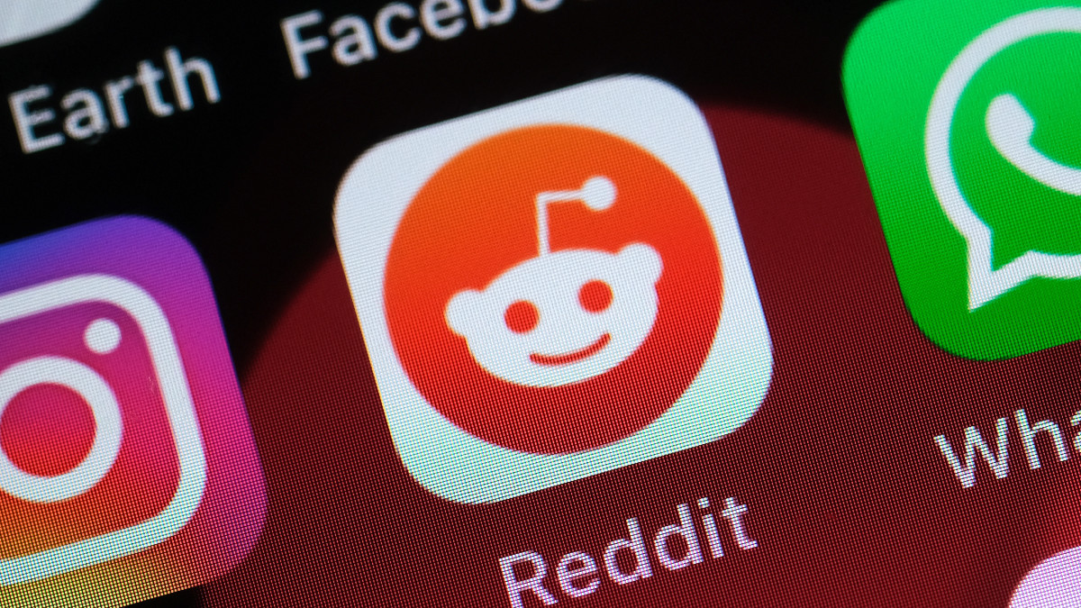 KATWIJK, NETHERLANDS - JANUARY 29: In this photo illustration, the logo of Reddit, a social news aggregation is pictured along with other apps, including Instagram and WhatsApp on a smartphone on January 29, 2021 in Katwijk, Netherlands. (Photo by Yuriko Nakao/Getty Images)